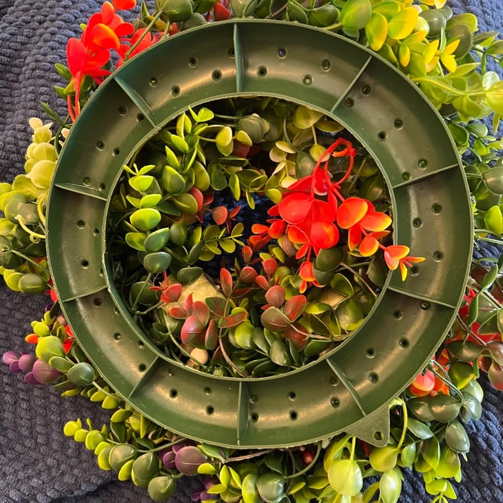 NWOT - Plastic 14 Inch Indoor/Outdoor Wreath - Beautiful Colors